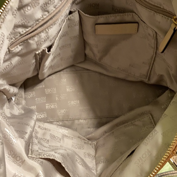 Michael Kors leather shoulder purse. Dark buckskin leather with tan straps - Picture 6 of 8